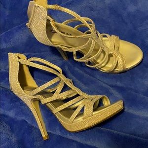 Great condition gold sparkle 👡 sandals